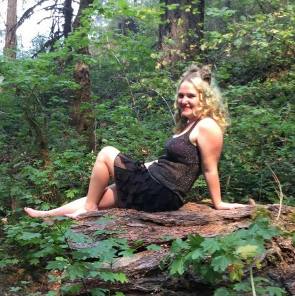 Meet your Posher, Ember - Picture 2 of 3